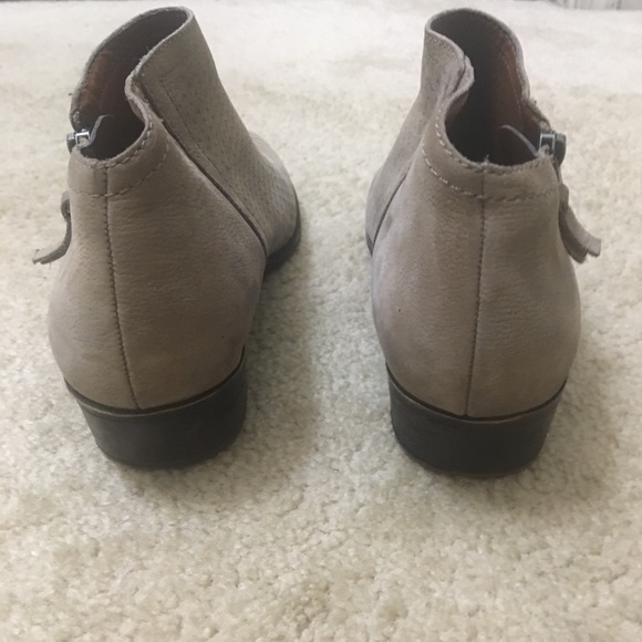 Lucky Brand Brielley Leather Bootie Ankle Boots Perforated Stacked Block Heel 9M - Picture 12 of 14